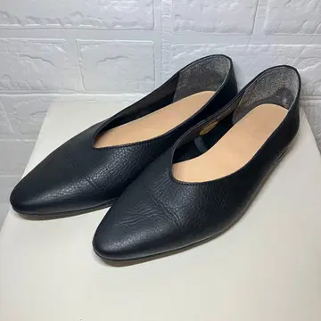 [ 새상품급 ] 키다리 아저씨 24cm V컷 플랫 펌프스 블랙