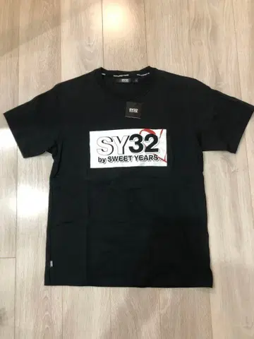 SY32 by SWEET YEARS 블랙 티셔츠