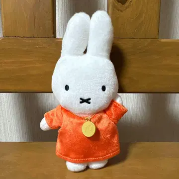 미피전 마스코트 봉제 인형 키링 오렌지 70주년 miffy