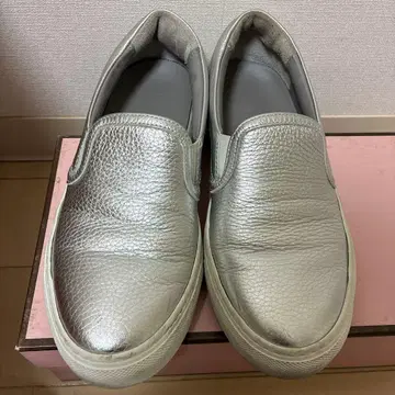 BARNEYS NEW YORK 실버 슬립온