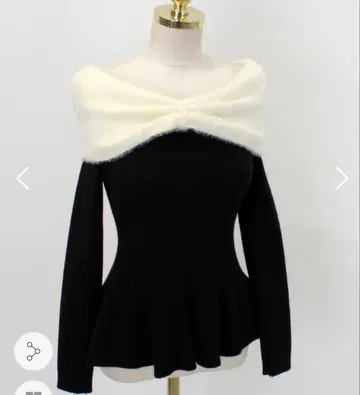 택 포함 디홀릭 배색 리본 오프숄더 니트 블랙