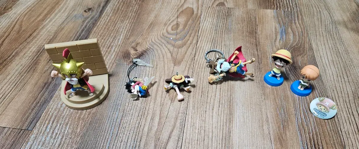 Small One Piece Luffy figures/merchandise
