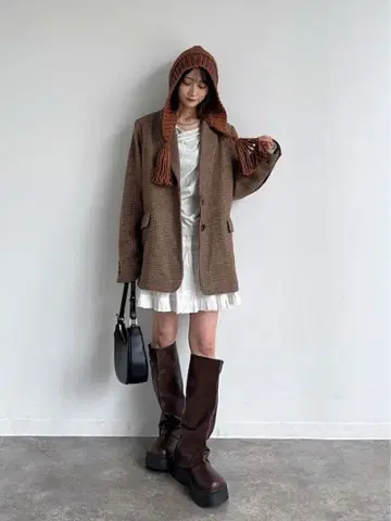 브라운 체크 무늬 테일러드 자켓