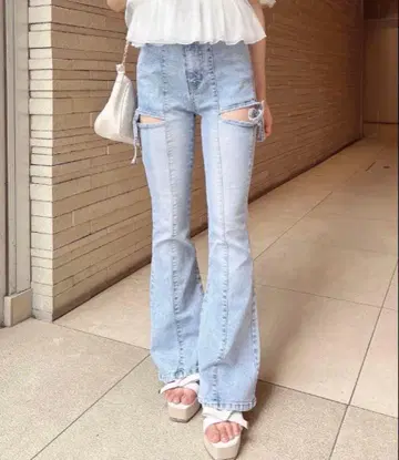 INGNI 사이드 리본 컷 아웃 플레어 데님 팬츠 S 라이트 블루