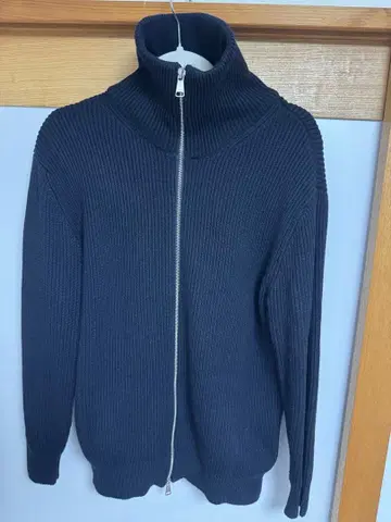 ZARA 네이비 하이넥 스웨터