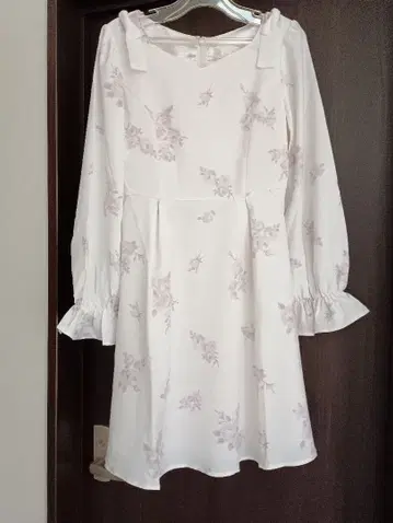 [ 미착용 새상품 ] 로디스포토 꽃무늬 리본 원피스 M 사이즈