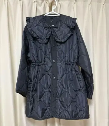 FREAK'SSTORE 프릴 카라 부착 개더 퀼트 코트