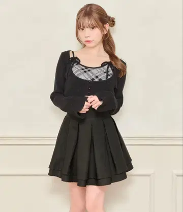 프릴 달린 블랙 긴팔 니트 F 사이즈