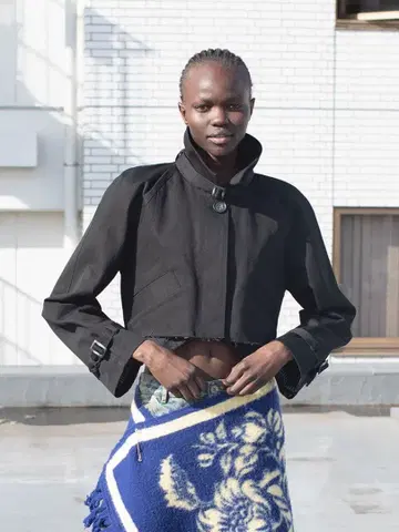 [ LEINWANDE ] 크롭 트렌치 재킷 / 블랙