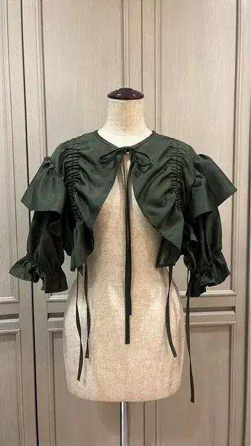 rurumu: (루루무) / 반팔 블라우스 카키