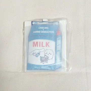 치이카와 x 산리오 캐릭터즈 패스 케이스 치이카와 시나몬