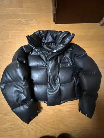 합성 피혁 다운 자켓 블랙