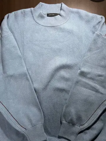 NIKO AND - 라이트 블루 크루넥 니트