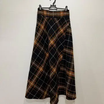 Mila Owen 빅 패턴 체크 플레어 스커트