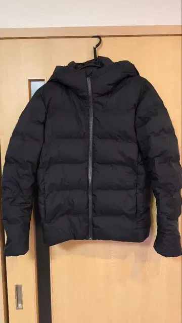 UNIQLO 유니클로 심리스 다운 후드티 블랙