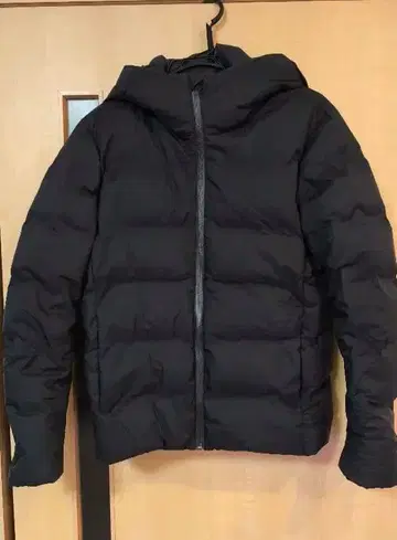 UNIQLO 유니클로 심리스 다운 후드티 블랙