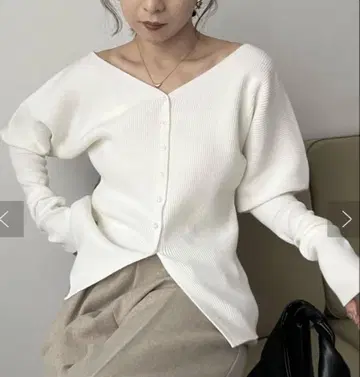 카프리슈 레마쥬 V넥 퍼프 가디건 화이트