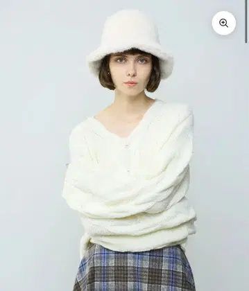 DEICY 케이블 짜임 V넥 스웨터