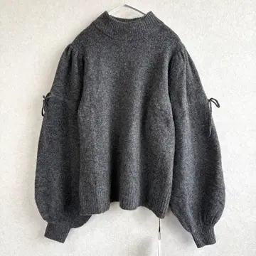 택 포함 미사용품 moment+ 그레이 벌룬 슬리브 하이넥 니트