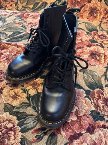 컨디션 최상! 닥터마틴 24.5cm 8홀