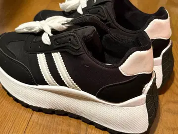 가격 인하합니다 걷기 편한 통굽 스니커즈 블랙 & 화이트