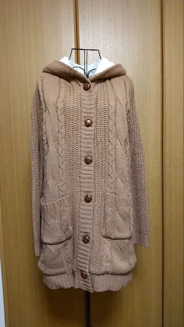 [미사용 택 포함] 보아 안감 후드 부착 케이블 짜임 니트 가디건 카멜색