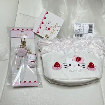 새상품 헬로키티 딸기 휘핑 디자인 시리즈 키링 파우치 세트