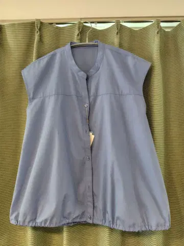 [택 포함 새상품] 슬리브리스 셔츠 M 사이즈 라이트 블루