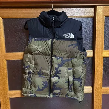 THE NORTH FACE 카모플라쥬 눕시 다운 베스트 M