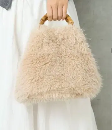 베이지 퍼 토트백 대나무 핸들