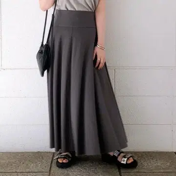 ATON SUVIN AIR SPINNING GATHERED SKIRT