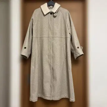 프릭스스토어 옷깃 보아 부착 롱 코트