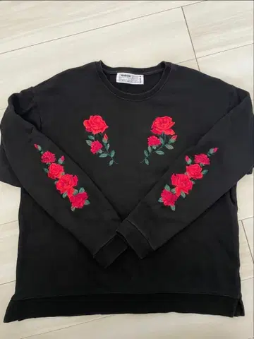 레전드 장미 자수 맨투맨