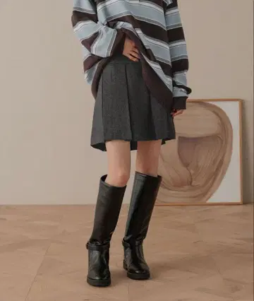 이번 달 처분 LOWRYS FARM 라나 테크 플리츠 미니 스커트