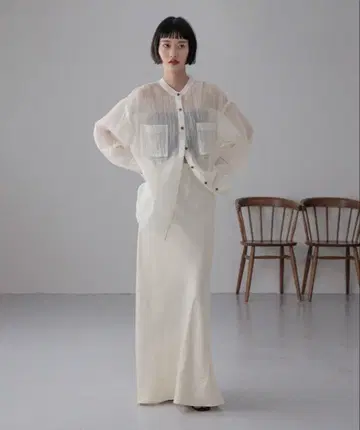 LOWRYSFARM 스트레치 새틴 스커트 아이보리 M 사이즈