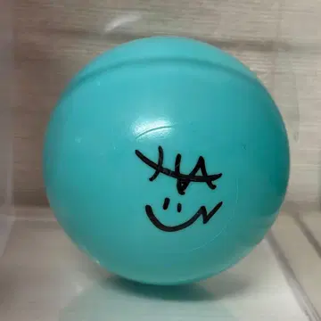 AxMxP 유준 사인볼