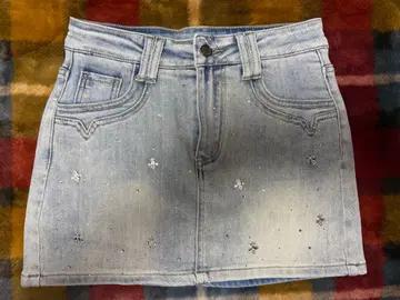 장식 포함 라이트 블루 데님 미니 스커트