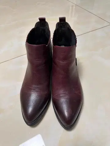 버건디 사이드 고어 부츠 중간 힐