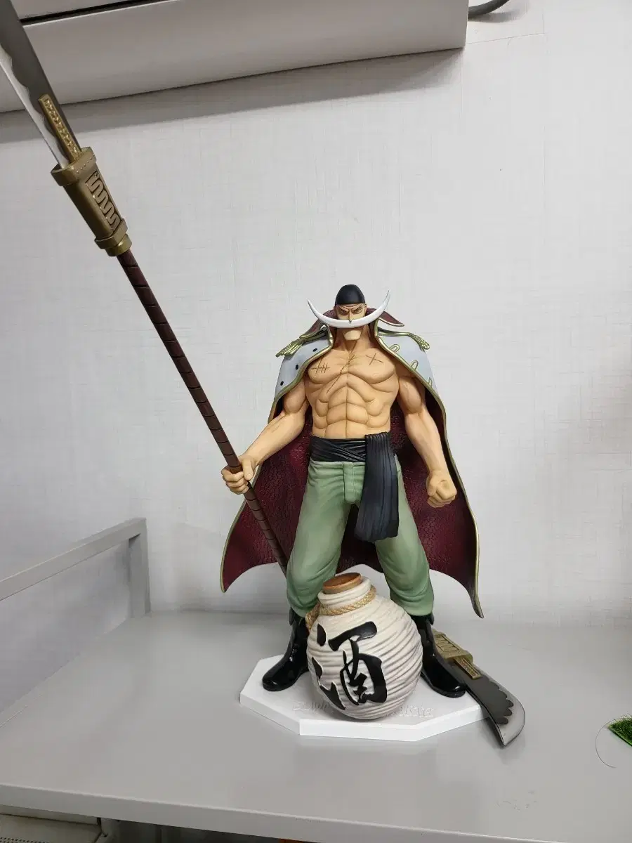 (Genuine/Free Shipping/Diorama) POP Whitebeard Onepiece Figure