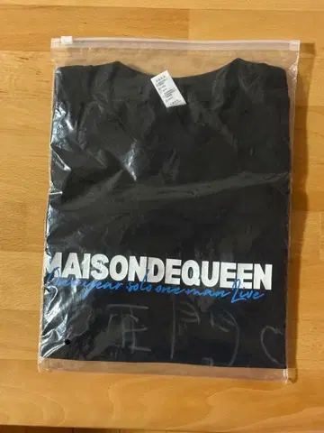 Maison de Queen 전원 사인 포함 T셔츠