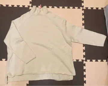 UNIVERSAL TISSU 화이트 니트 긴팔