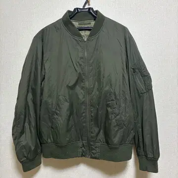 UNIQLO MA-1 스타일 자켓 올리브 색상