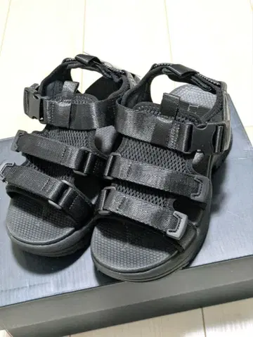 L.B. Evans 블랙 샌들 23cm