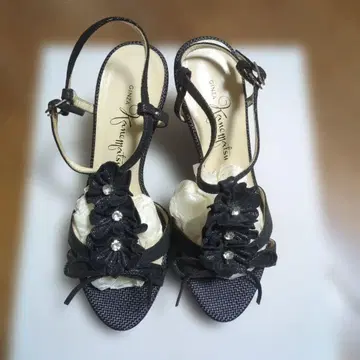 긴자 카네마츠 블랙 웨지 샌들