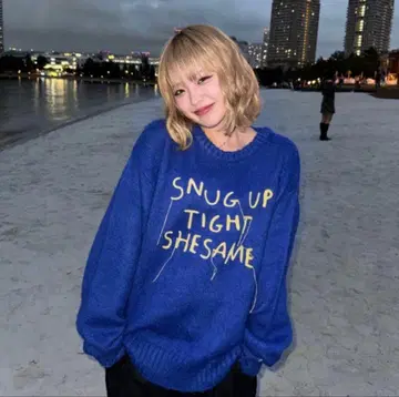 shesame waving logo knit