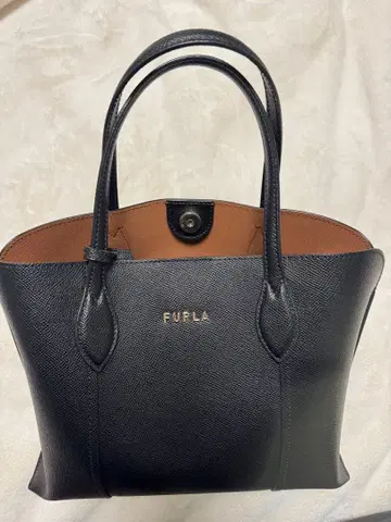 FURLA 블랙 가죽 핸드백