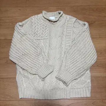 KBF 아이보리 케이블 니트 스웨터