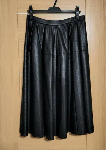 LOUNIE 펀칭 인조 가죽 스커트 블랙 40 사이즈