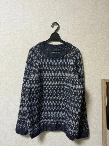 A.P.C 울 스웨터 착용 사진 있음