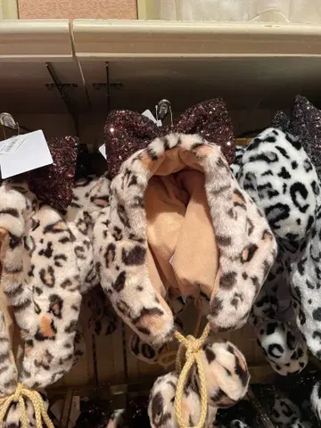 [ 새상품 ] 디즈니 리조트 팬캡  무늬 브라운